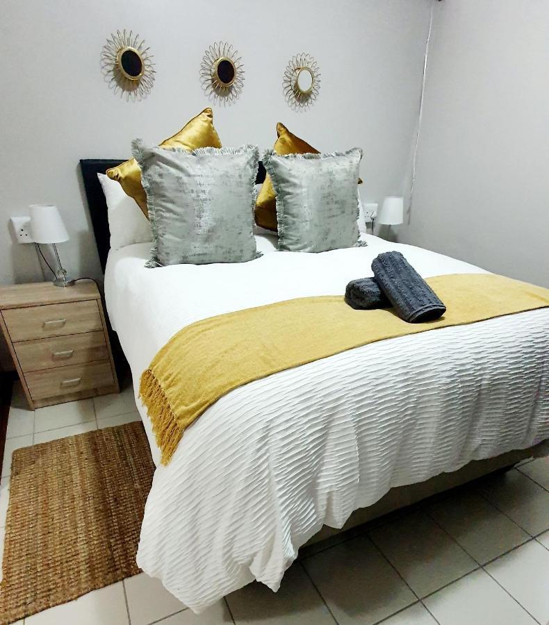 Laboria 102 & 103 Appartement Harrismith Buitenkant foto