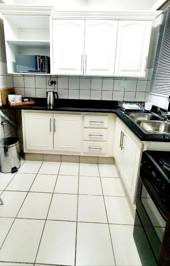 Laboria 102 & 103 Appartement Harrismith Buitenkant foto