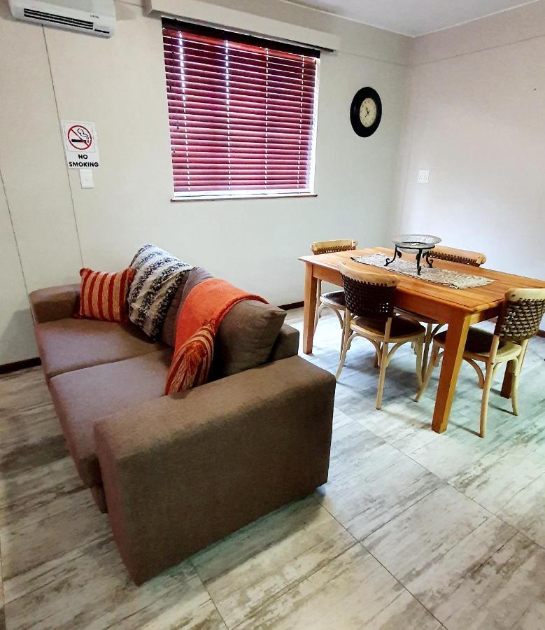 Laboria 102 & 103 Appartement Harrismith Buitenkant foto