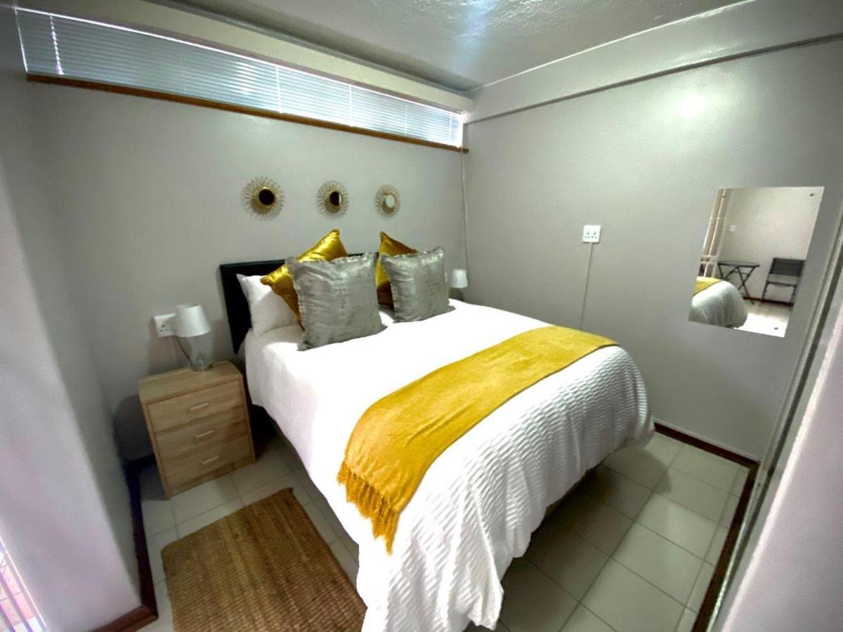 Laboria 102 & 103 Appartement Harrismith Buitenkant foto