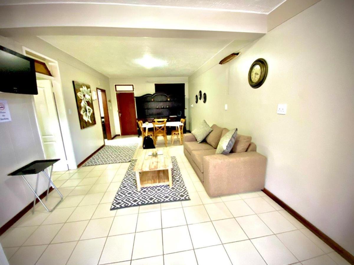 Laboria 102 & 103 Appartement Harrismith Buitenkant foto